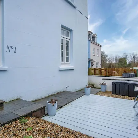 Park Place - 2 Bedroom Apartment - Tenby Exterior foto