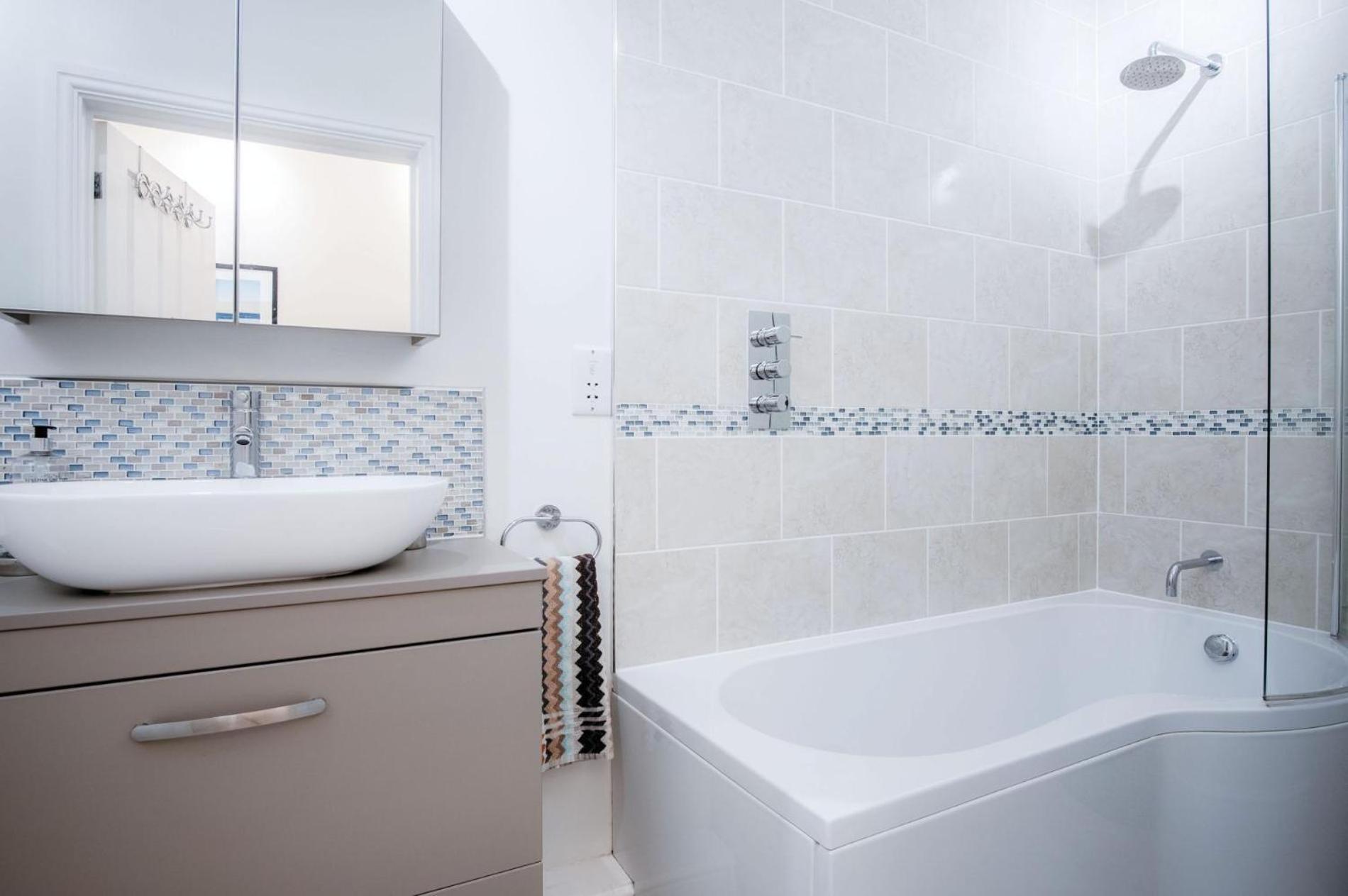 Park Place - 2 Bedroom - *